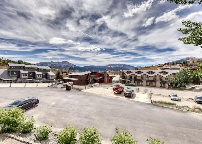 Beautiful Mountain View Condo