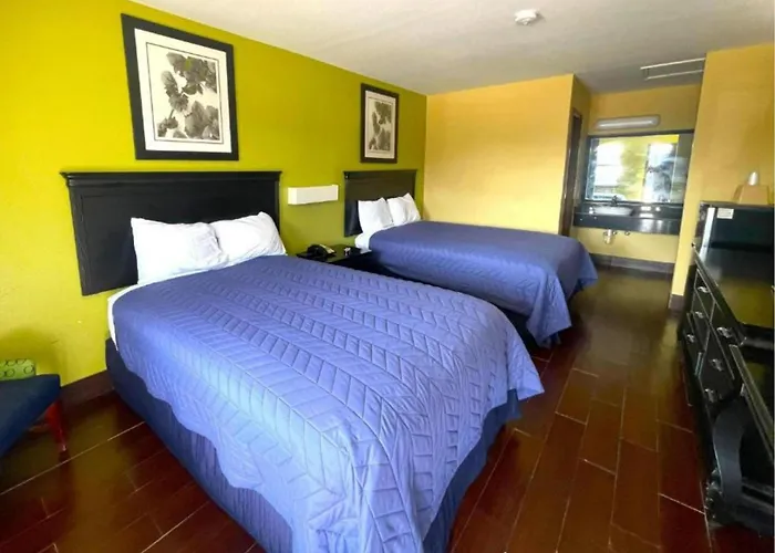 Deluxe Inn & Suites