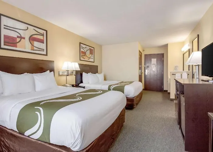 Quality Inn & Suites Lincoln Arbor