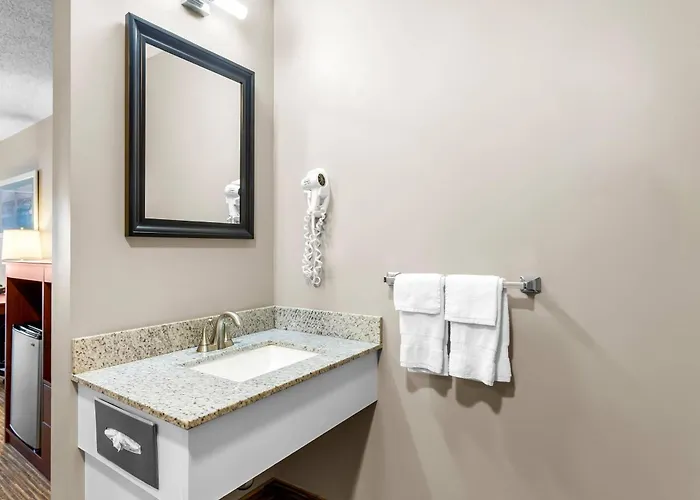 Quality Inn & Suites Gorham Riverside
