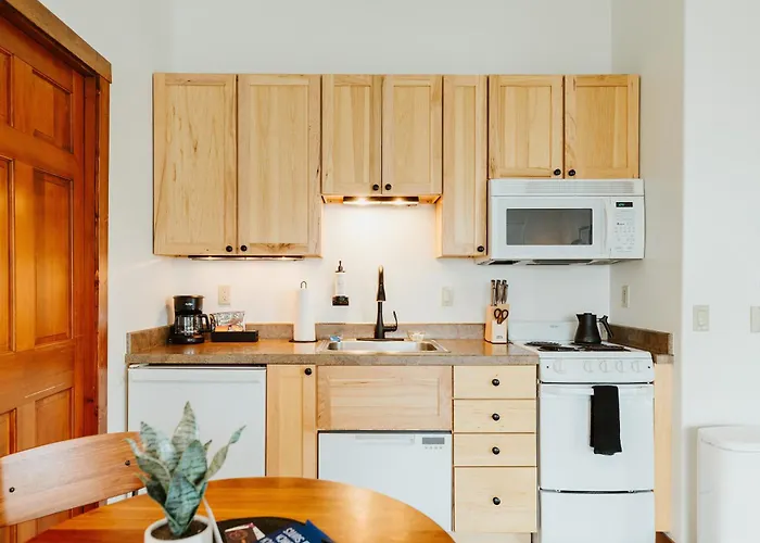 Kintla Ridge Suite Near Logan Hospital Kalispell