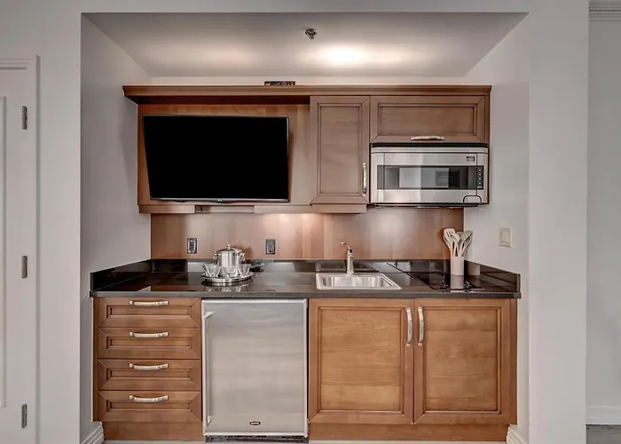 Lucky Gem Penthouse & Luxury Suites At Signature Resort, Balcony Strip View 1607