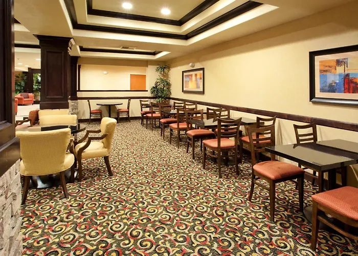 Holiday Inn Express Hotel & Suites Lincoln-Roseville Area By Ihg