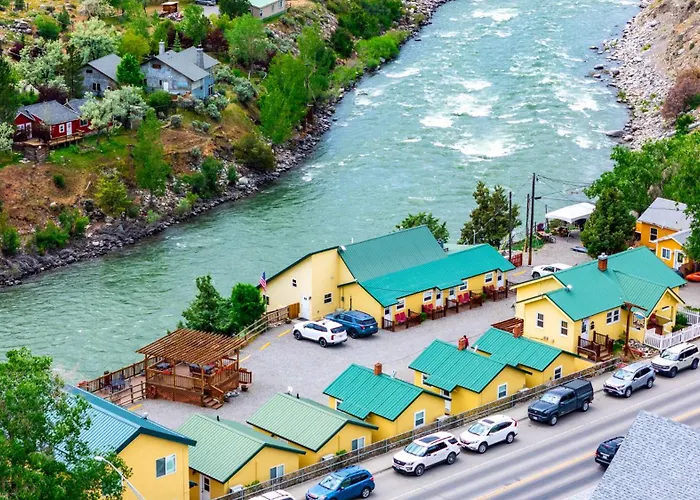 Yellowstone Riverside Cottages Gardiner