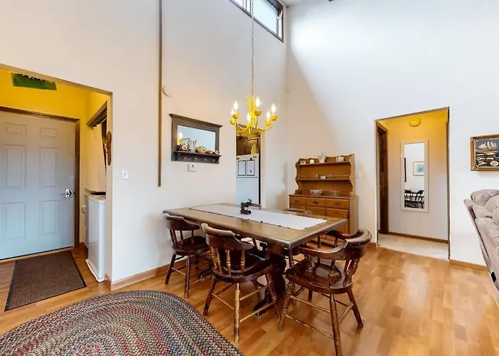 Lakeview Condo