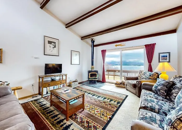 Lakeview Condo