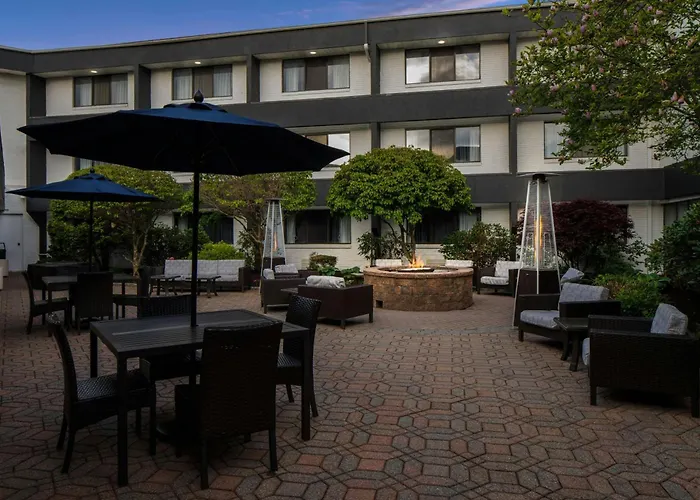 Courtyard Hartford Cromwell Hotel