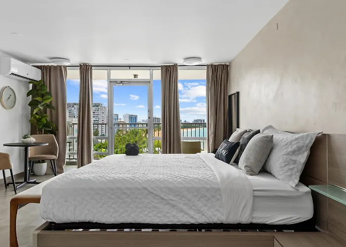 Ocean View Deluxe Suite: Pvt. Beach & Pool