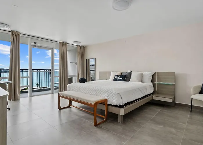 Ocean View Deluxe Suite: Pvt. Beach & Pool