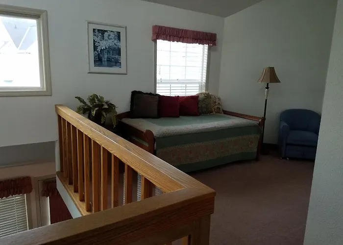 Schooner Landing Hotel Newport