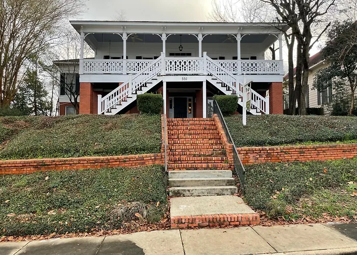 Red Bluff Cottage Bed & Breakfast