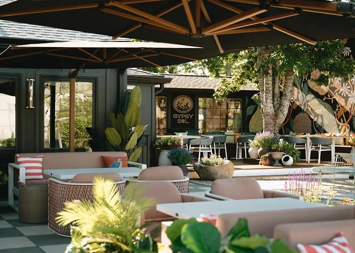 Uncommoner Hotel By Reverie Boutique Collection