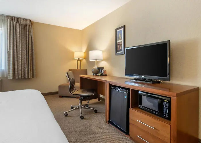 Comfort Inn & Suites Charleston Airport Convention Center