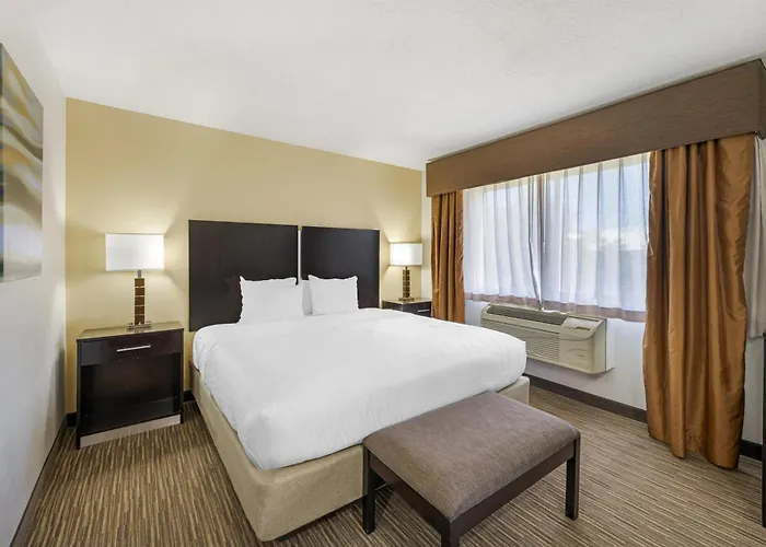 Best Western Plus The Four Corners Inn
