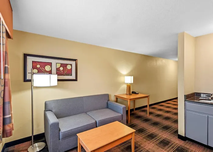 Quality Inn & Suites Des Moines Airport