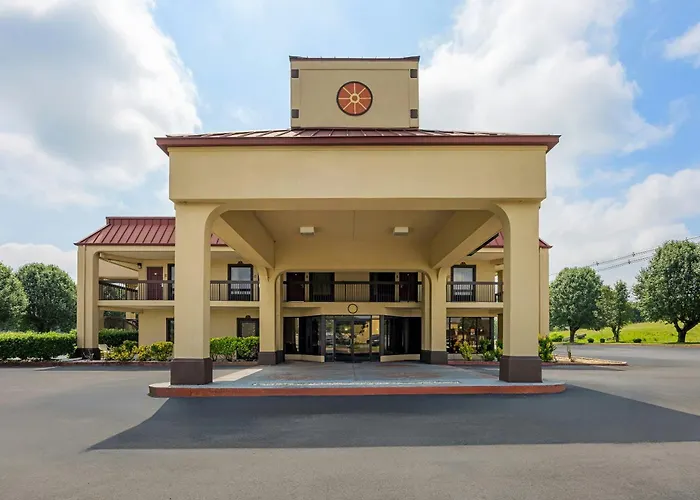 Red Roof Inn & Suites Clinton, Tn