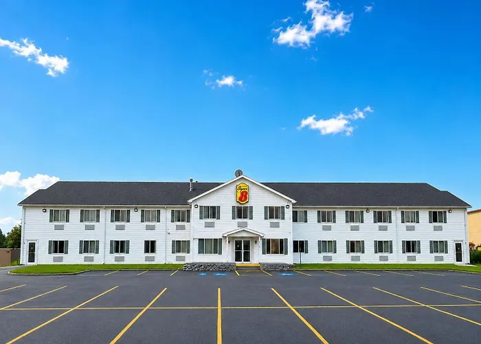 Super 8 By Wyndham Canandaigua