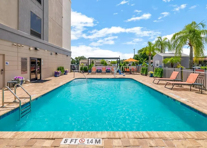 Holiday Inn Express & Suites Lakeland South By Ihg