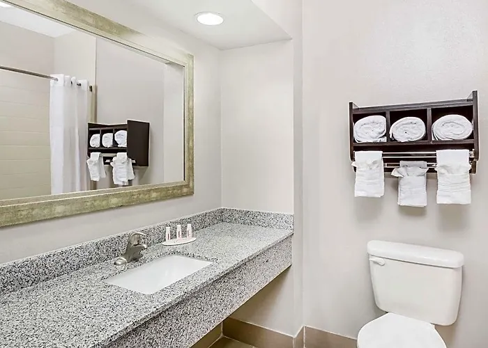 Days Inn & Suites By Wyndham Madisonville
