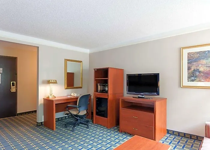 Baymont By Wyndham Memphis East Hotel