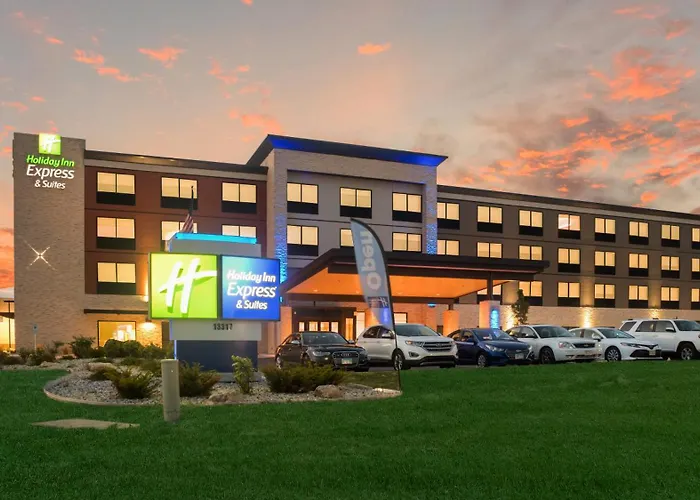 Holiday Inn Express & Suites Racine By Ihg