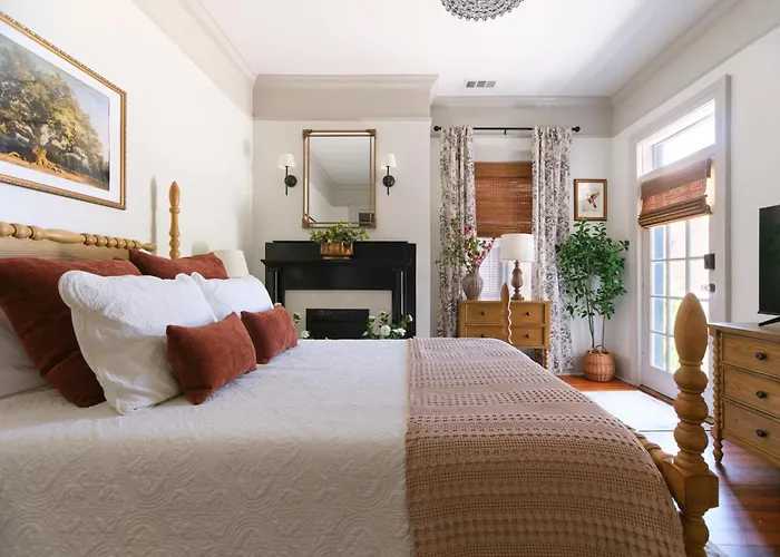 Downtown Savannah Oasis