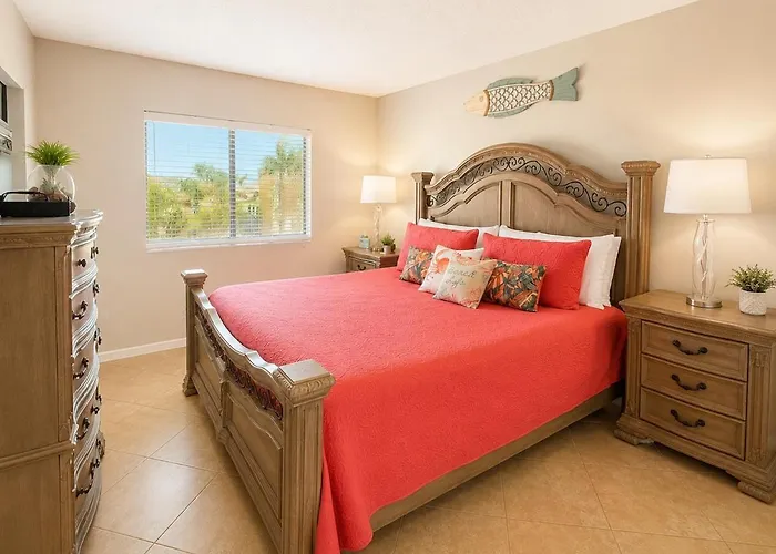 Beach Palms- Unit 102