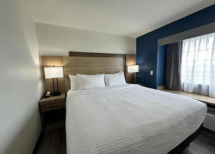 Super 8 By Wyndham Fargo Airport Hotel