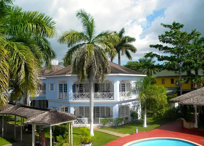 Beachcomber Club Resort