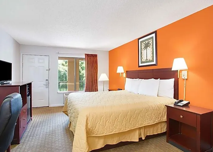 Super 8 Defuniak Springs Motel