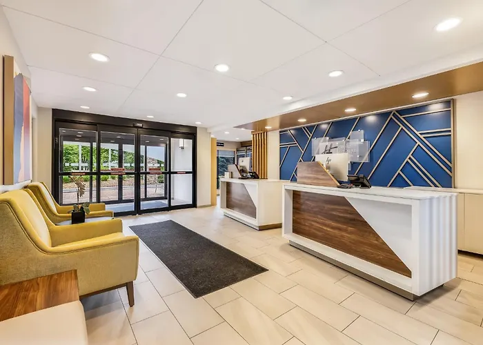 Holiday Inn Express & Suites Minneapolis - West End By Ihg Saint Louis Park