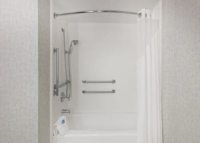 Holiday Inn Express & Suites Oakland - Airport By Ihg