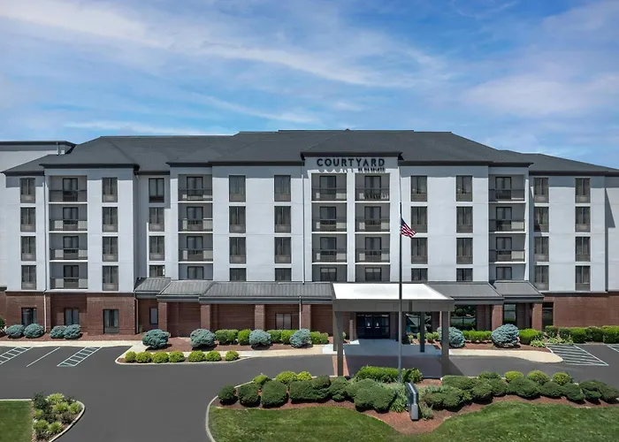Courtyard By Marriott Bloomington