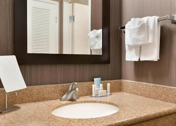 Courtyard By Marriott Bloomington Normal Hotel