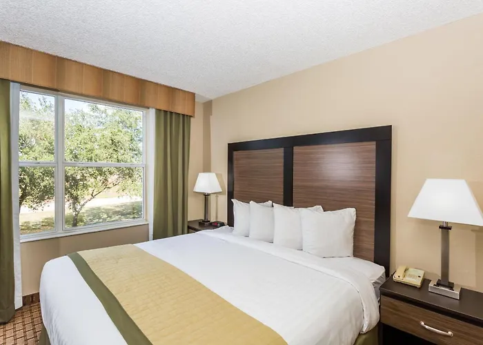 Baymont Inn & Suites By Wyndham Fort Myers I-75
