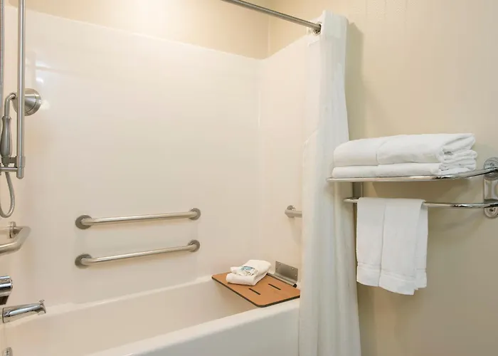 Holiday Inn Express Hotel & Suites Grand Rapids-North By Ihg Walker