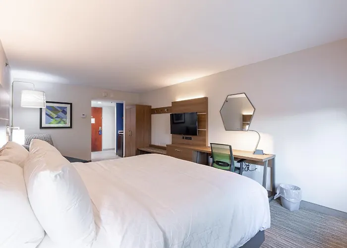 Holiday Inn Express & Suites Arlington North - Stadium Area By Ihg