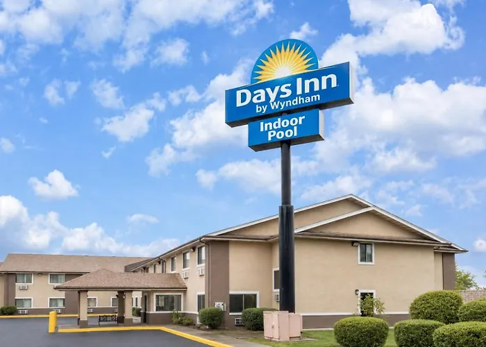 Days Inn By Wyndham Topeka