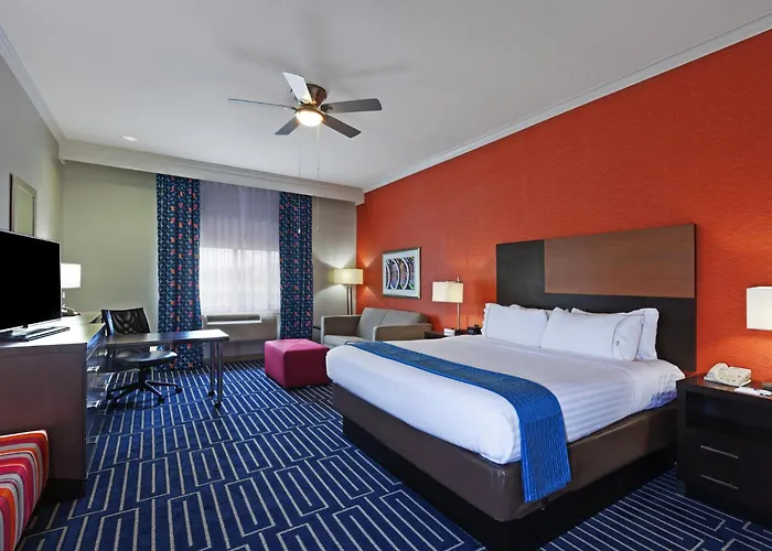Holiday Inn Express & Suites Houston East By Ihg