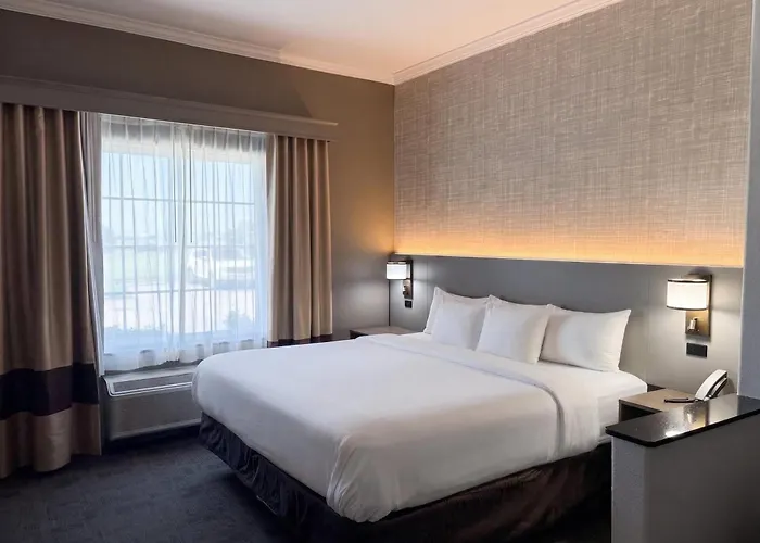 Comfort Suites Galveston Cruise Port Area - Beachside