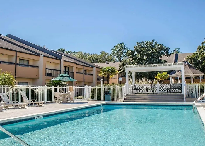 Quality Inn & Suites Pensacola Bayview Ferry Pass