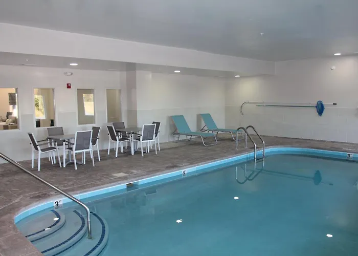 Holiday Inn Express & Suites