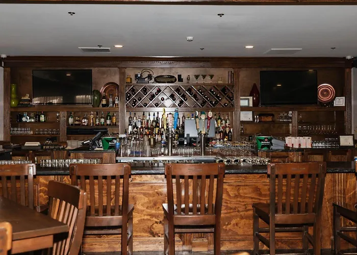 Colonial Hotel Gardner