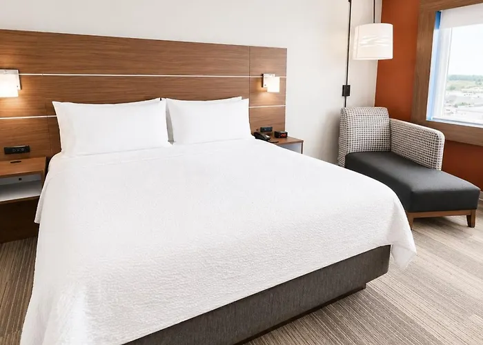 Holiday Inn Express & Suites Omaha - Millard Area By Ihg