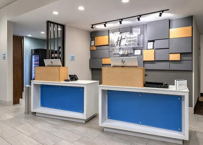 Holiday Inn Express & Suites Moore By Ihg