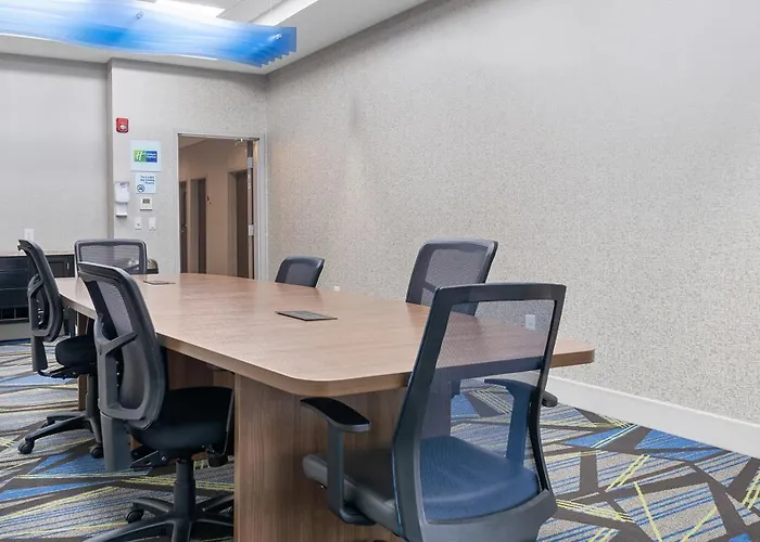 Holiday Inn Express & Suites Macon North By Ihg