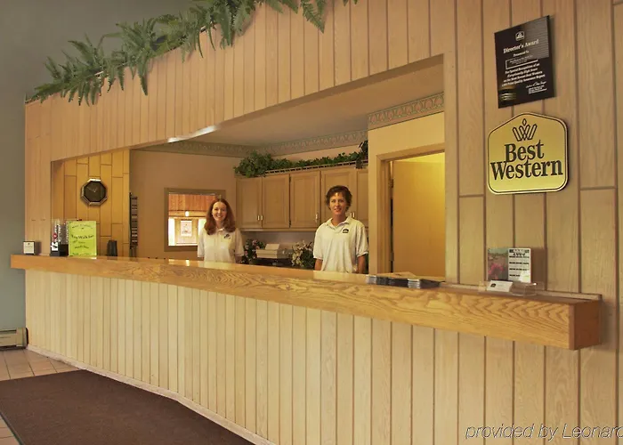 Boarders Inn & Suites By Cobblestone Hotels - Supe