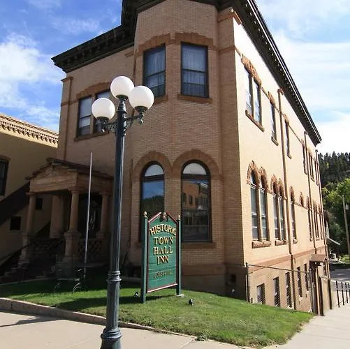 Town Hall Inn Lead