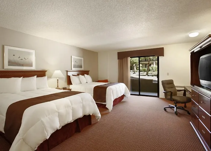 Travelodge Inn & Suites By Wyndham Yucca Valley/Joshua Tree