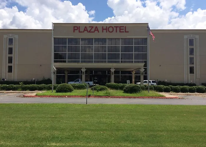 Plaza Hotel And Suites